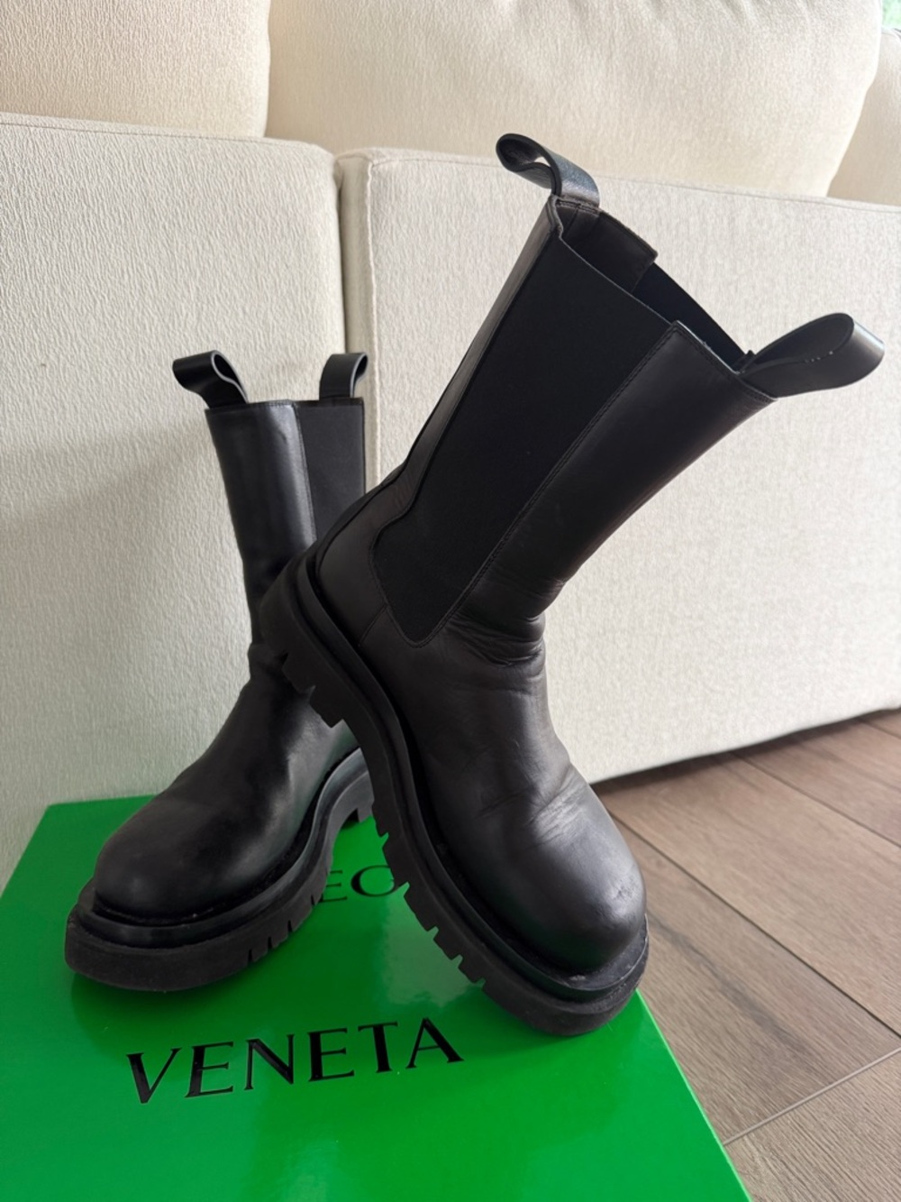 Bottega Veneta Black Leather Lug Sole Lace-Up Boots - Picture 3 of 7
